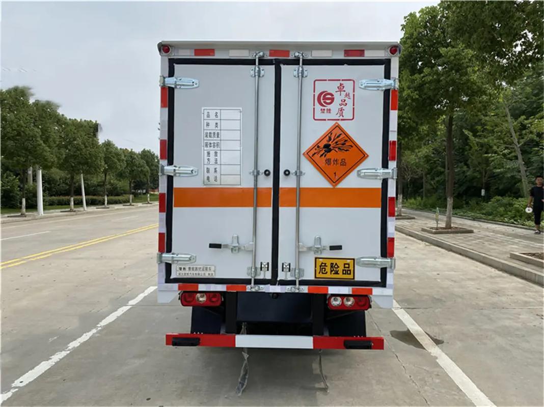 鄭州乙醇專用運(yùn)輸車多少錢一輛,點(diǎn)擊頭像聯(lián)系我們.